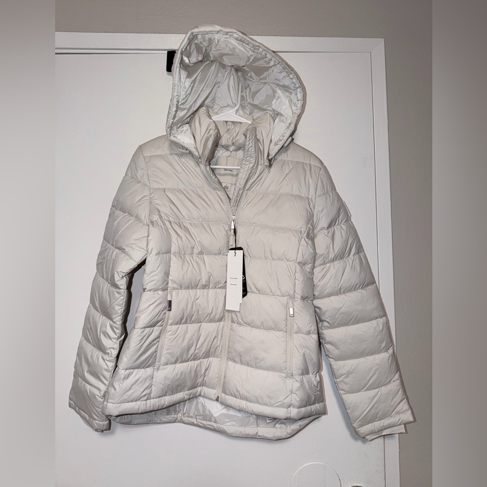 Calvin Klein Women’s Waterproof Puffer Jacket – Medium – Bone Color